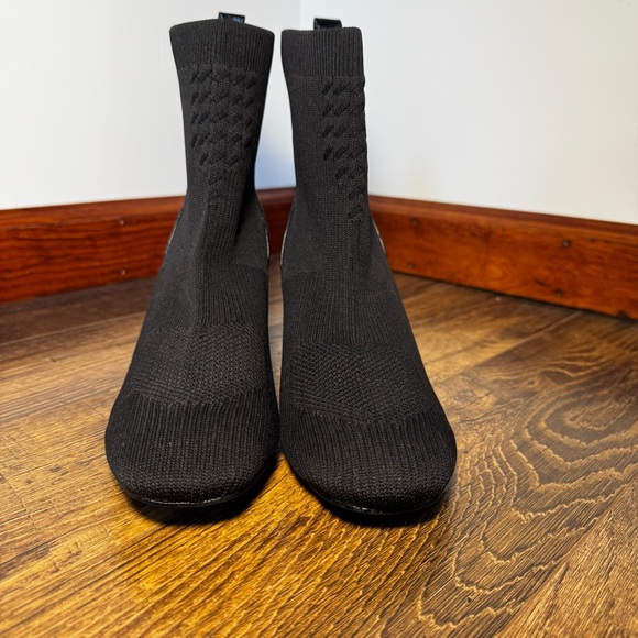 Jane and the Shoe Black Knit and Snake Print Ankle Boots (8.5) - Picture 2 of 7